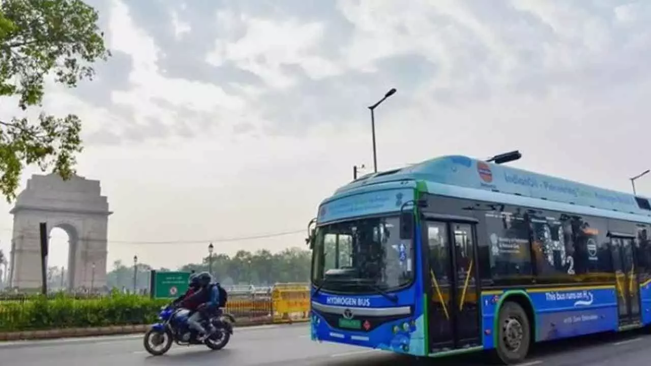 Centre Sanctions 5 Pilot Projects For Using Hydrogen In Buses, Trucks