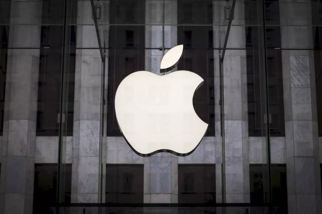 Apple Reshuffles AI Leadership Amid Siri Upgrade Delays