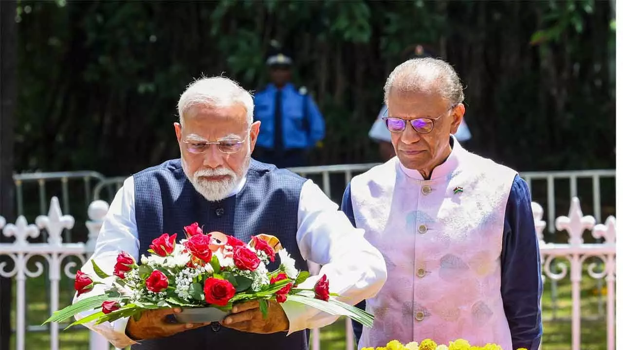 PM Modi Pays Tribute To Seewoosagur Ramgoolam In Mauritius