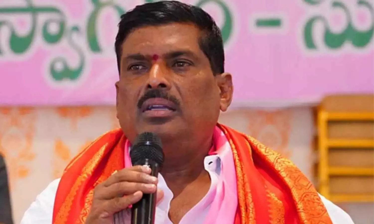 Telangana: MLA Gudem Mahipal Reddy Meets KCR in Assembly,  Sparks Political Speculation