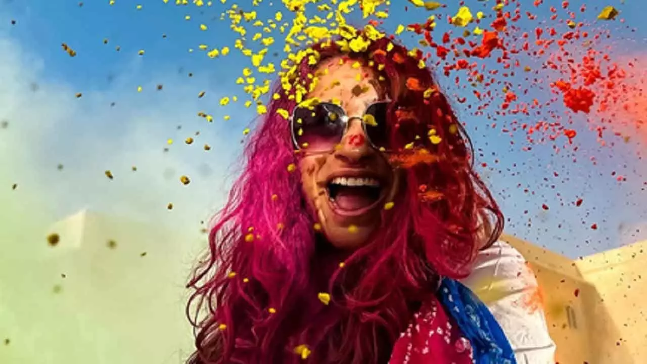 Ace Lensemen Reveal How Iphone Can Help Capture Vibrant Holi Colours