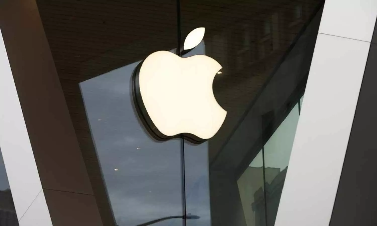 Lawsuit Against Apple in US Court Over Apple Intelligence Features